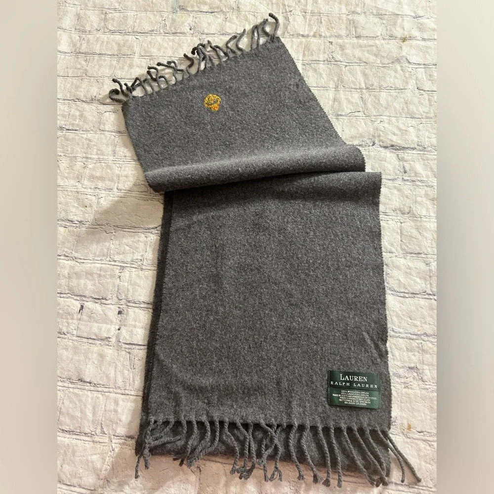 LAUREN RALPH LAUREN GREEN LABEL HEATHER GREY WOOL & NYLON OBLONG CREST SCARF O/S